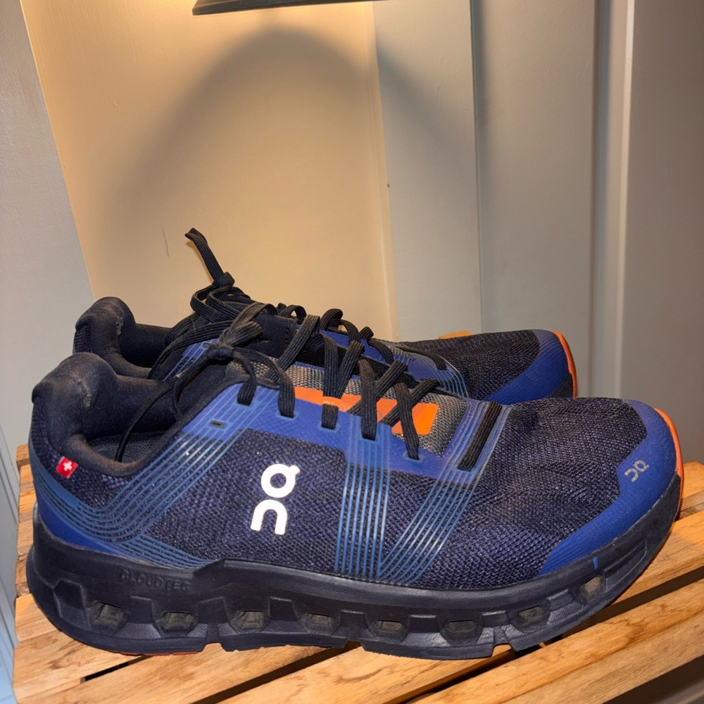 On cloud running sneakers size 9 men